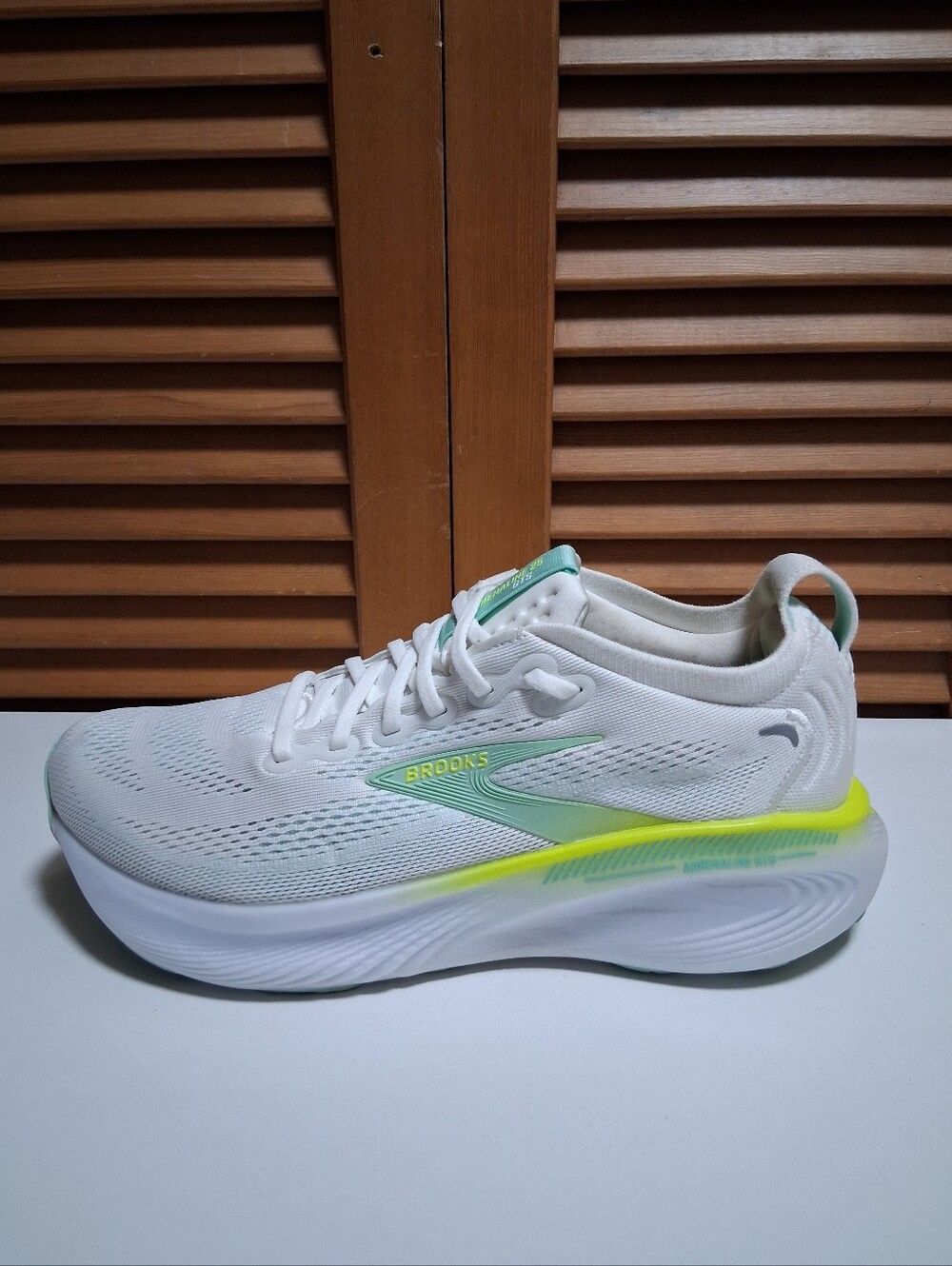 Brooks Adrenaline GTS 25 White/Nightlife/Yucca Women's Running Shoe * Size: 9